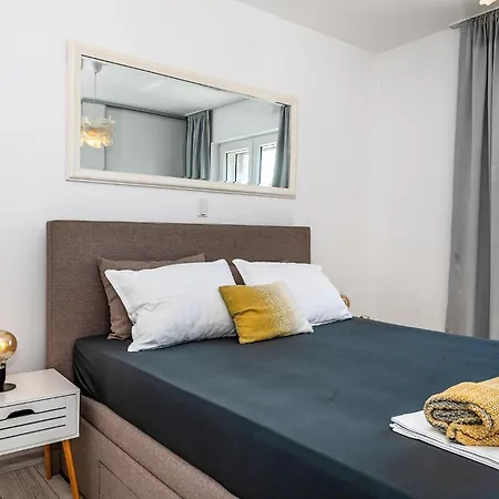 Apartman Lovely In *