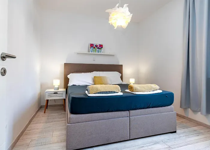 Lovely In Σίμπενικ